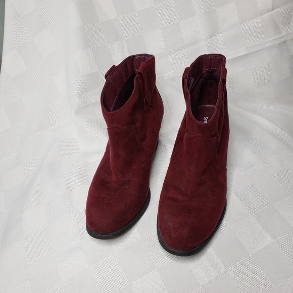 Burgundy fake suede booties Size 8 - Picture 4 of 4